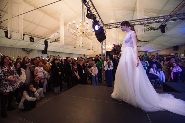 Programajánló: ha esküvőkiállításra, népzenére, vagy Ákosra fáj a fogad