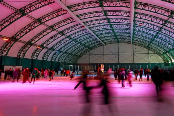 Guruló forintok és jeges kalandok: merre indulj péntek este?