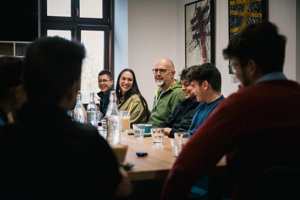 A hazaváró karok szorításába fullad bele az erdélyi magyarság