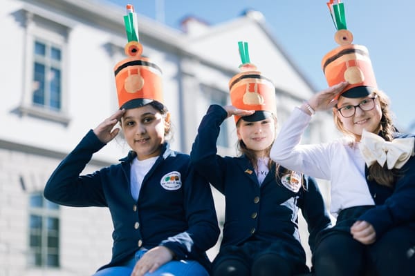 Talpra, Udvarhely! Hol a kokárdád?